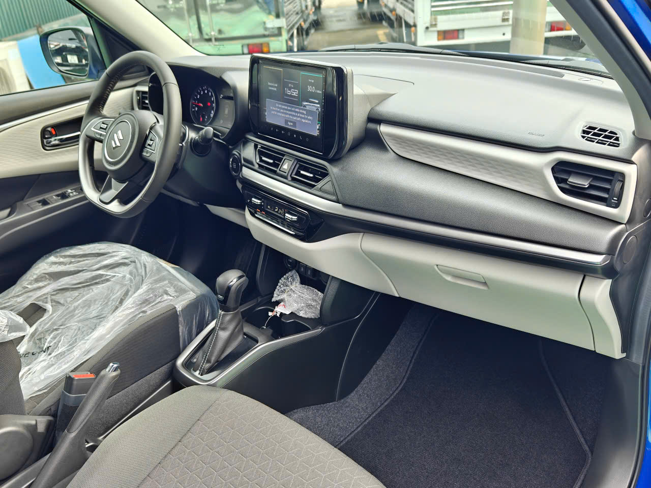 Suzuki Swift hybrid 2025 cabin